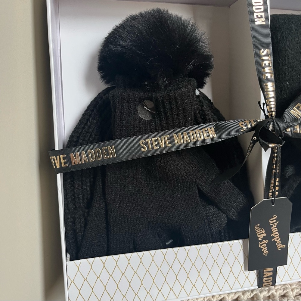 Steve Madden Black Hat, Gloves and Scarf Gift Set. New in Box - Picture 6 of 6